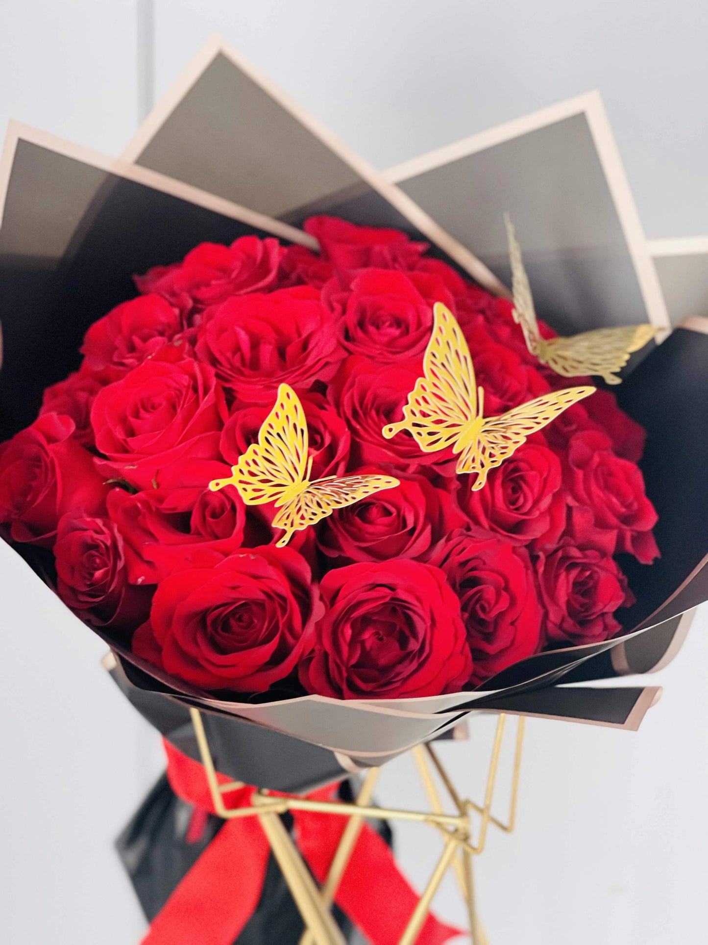 Hand Tied Roses Deluxe