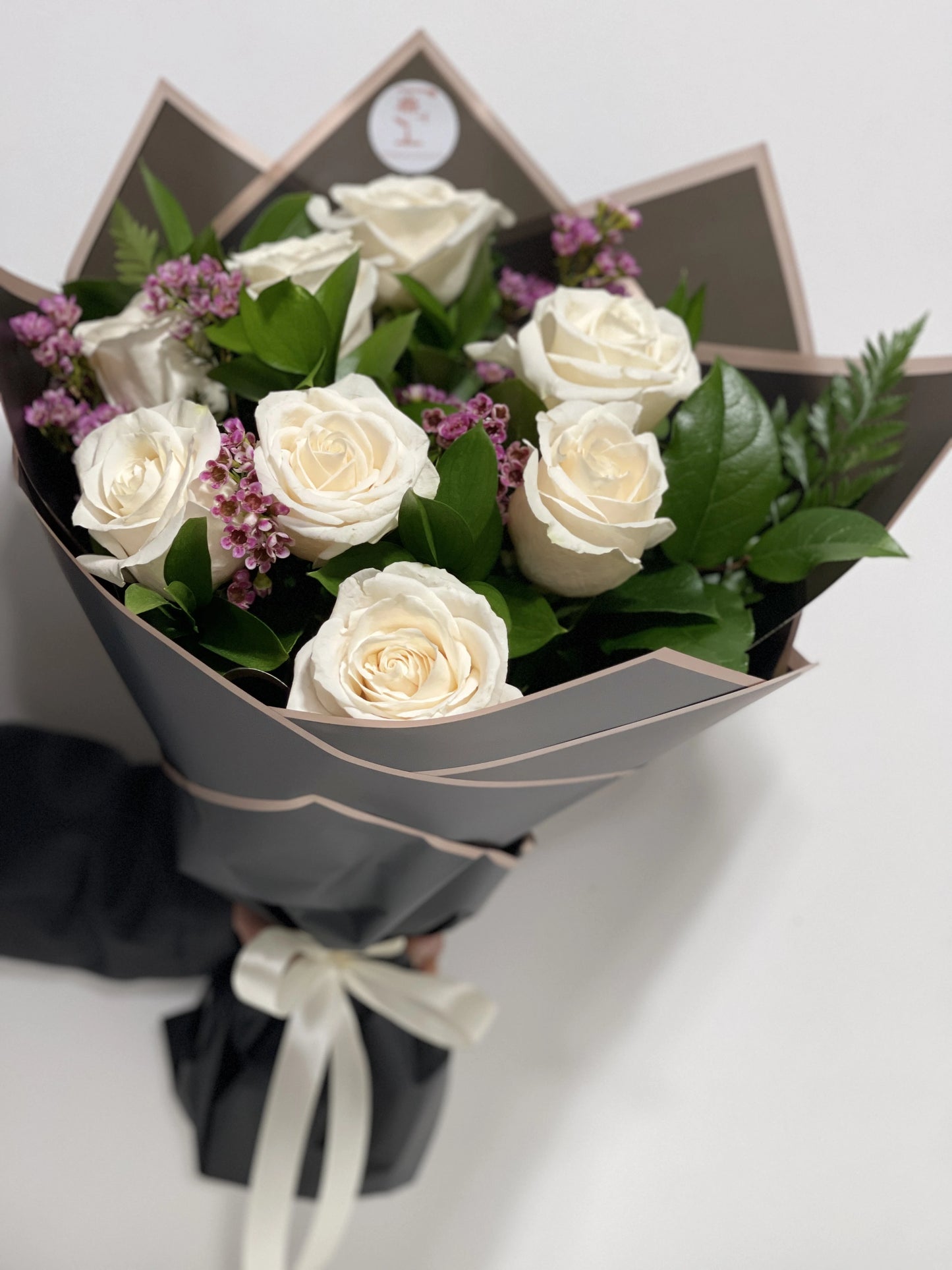 Hand Tied Roses Deluxe