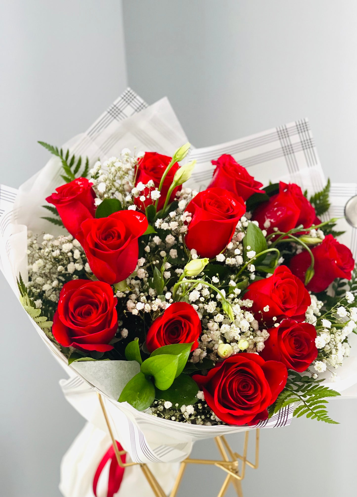 Hand Tied Roses Deluxe