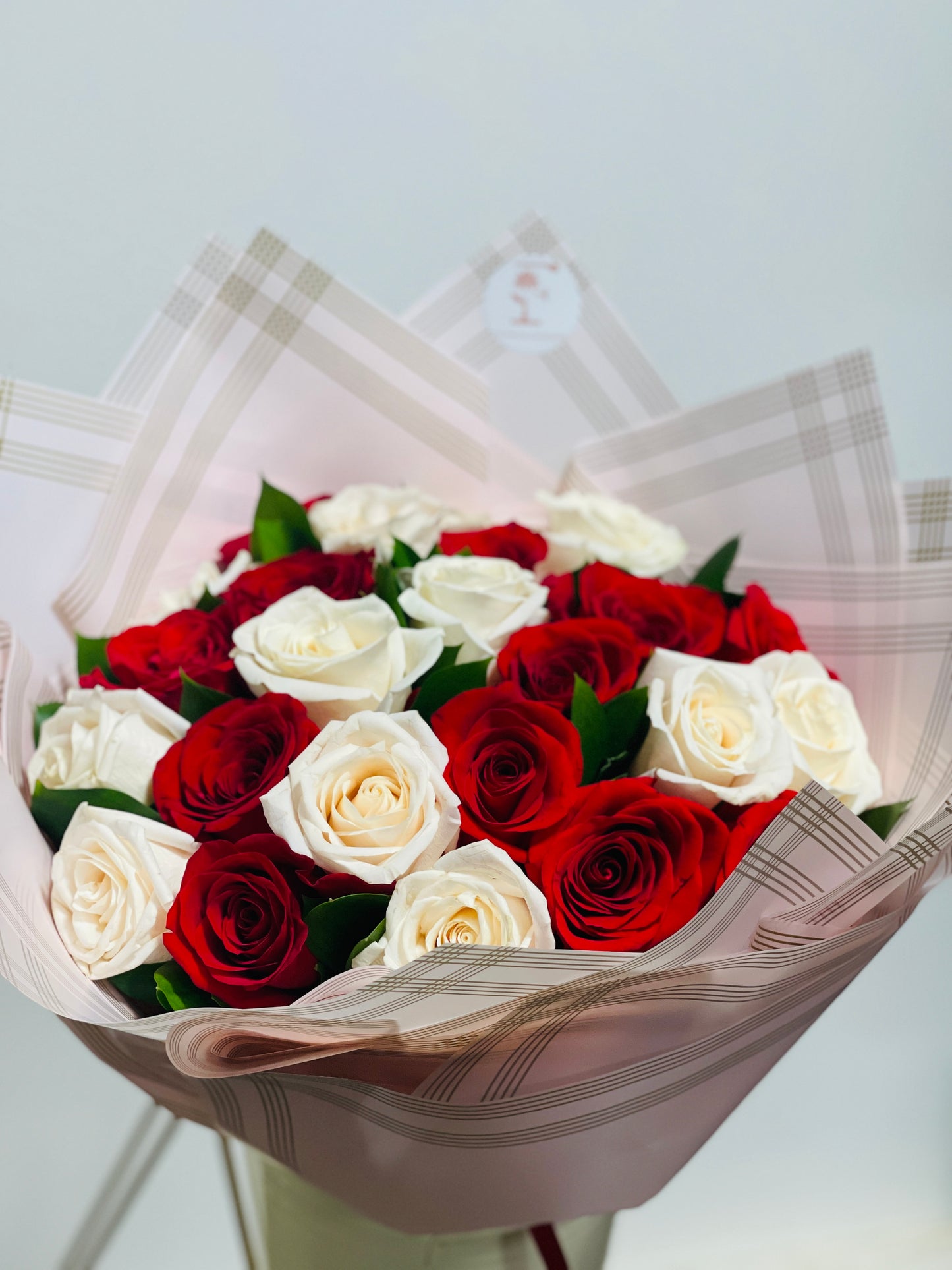 Hand Tied Roses Deluxe