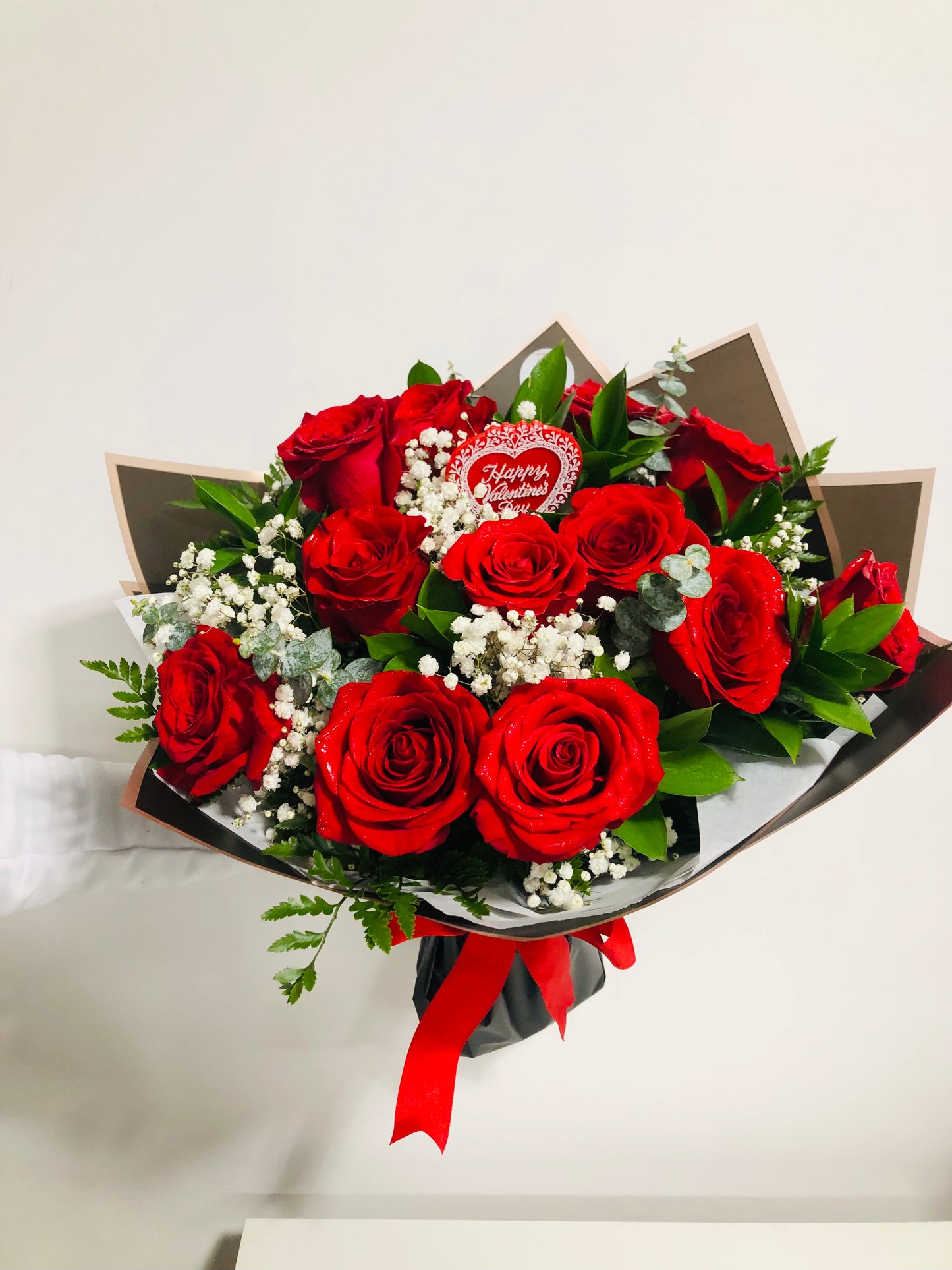 Hand Tied Roses Deluxe