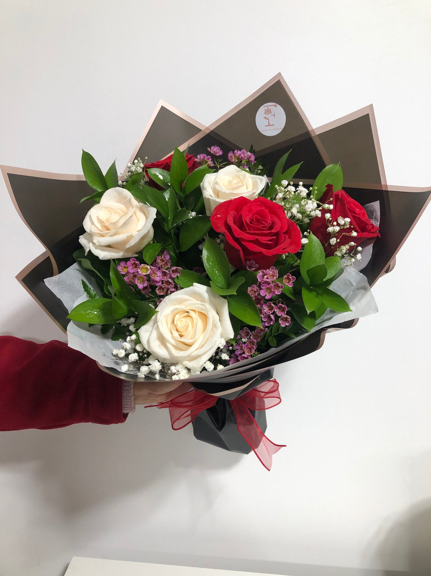 Hand Tied Roses Deluxe