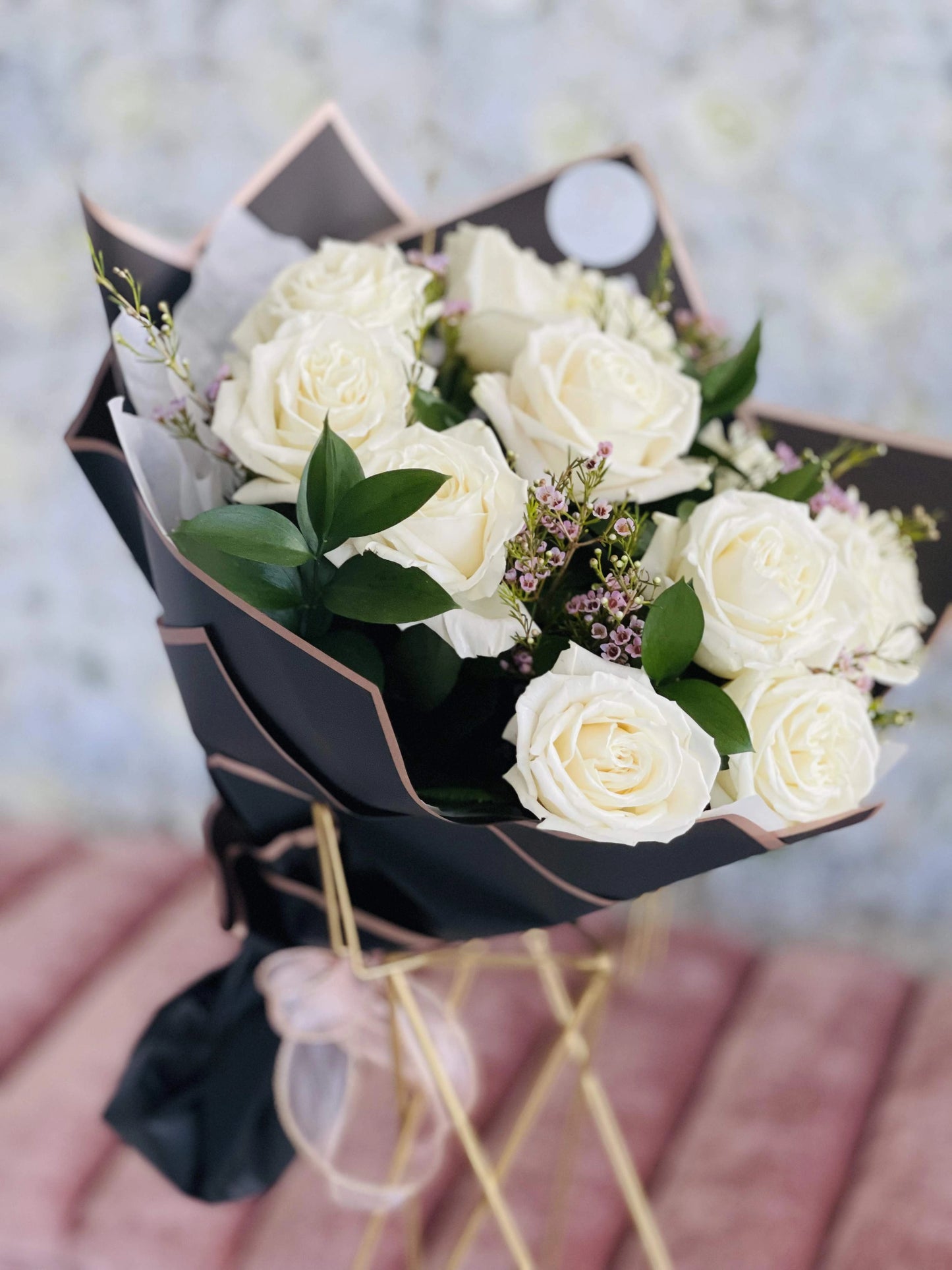 Hand Tied Roses Deluxe